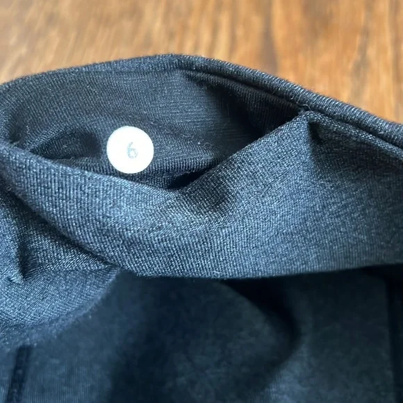 Lululemon Athletica Grove Capri Pants Size 6 - Picture 7 of 7